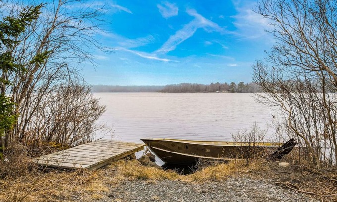 Pocono Summit House | Lakefront Bliss