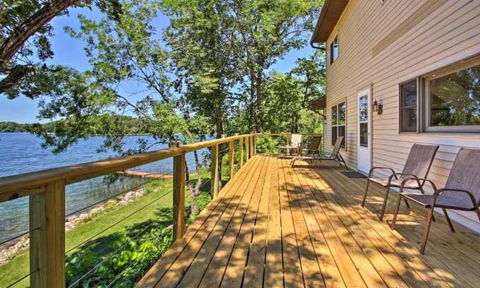 Brandon House | Lakefront Brandon Home with Fire Pit, Deck and Dock!