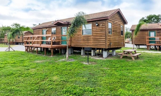 Seminole Cabin | ⛵️Lakefront Cabin 10min toBEACH/Dogs 🐶OK/Kayak/#407