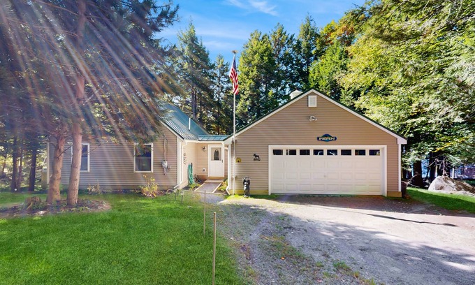 Beaver Cove House | Lakefront cabin close to town with dock, firepit - dogs welcome