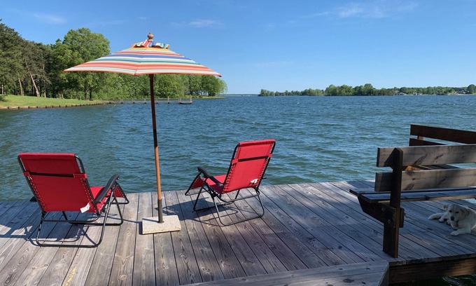 Bumpass House | Lakefront Cabin w/800' of shoreline, WiFi, Beach,Dog Friendly, Kayaks, Fishing