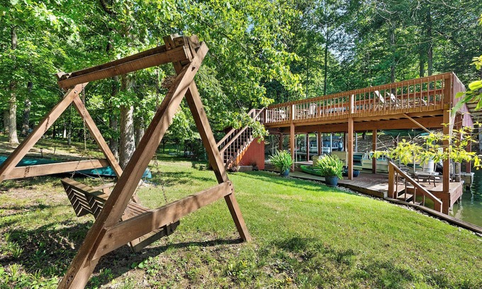 Ten Mile Cabin | Lakefront Cabin with Private Dock & Stunning Views