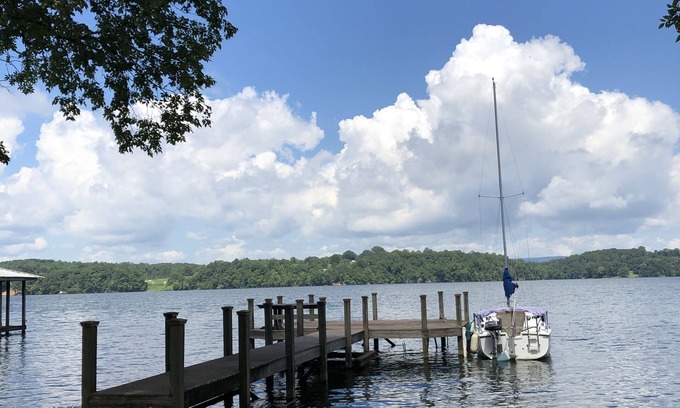 Chickamauga Lake Cabin | Lakefront Cabin with Dock & Ramp