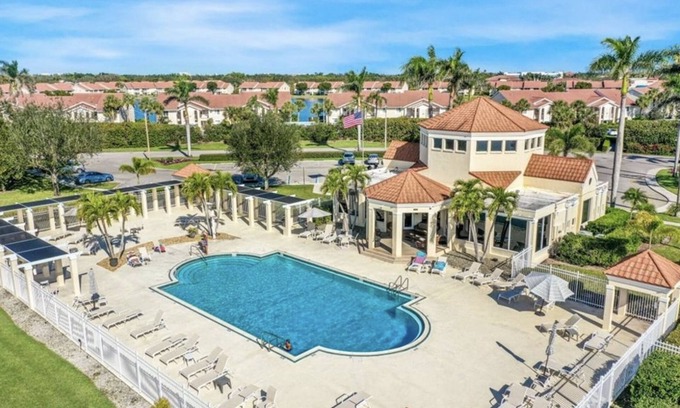 North Naples Condo | Lakefront condo in North Naples with a pool, 5 mins from Vanderbilt Beach
