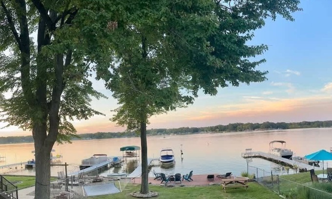 Koontz Lake House | Lakefront Escape/Koontz Lake- 3BR/3 BA-pool table
