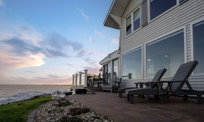Erie County House | Lakefront Getaway in Huron