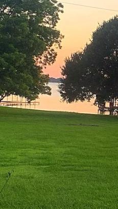 Lone Oak House | Lakefront Getaway