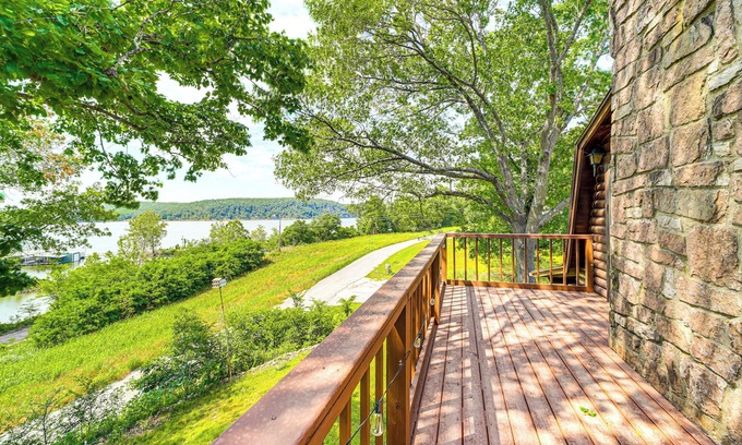 Mayes County Cabin | Lakefront Home w/Boat Ramp Near Spavinaw Rec Area