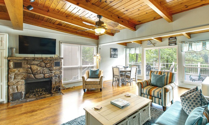 Mid America House | Lakefront Home w/Dock: 10 Mi to Central Ave!