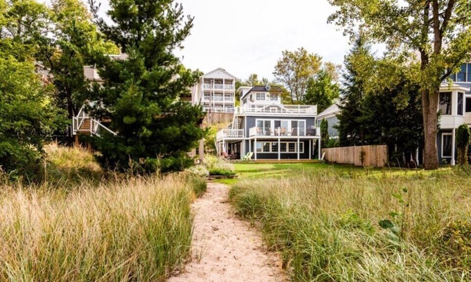 Michigan City Cottage | LAKEFRONT HOME WITH PRIVATE BEACH ACCESS! 2023 OPEN!
