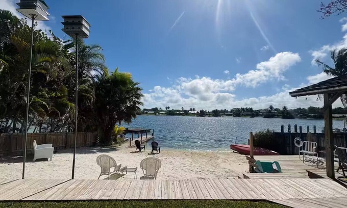 Cutler Bay House | Lakefront home with private beach 🌴