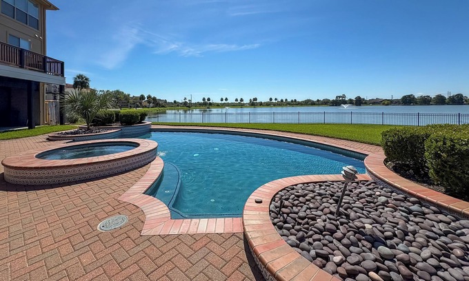Nassau Bay House | Lakefront Houston House - 1 Mi to Space Center!