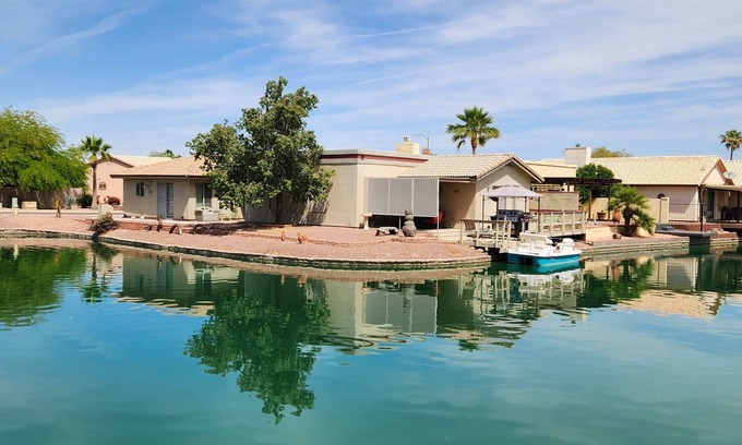 Casa Grande House | Lakefront Living, close to golf, pickleball, restaurants and more.