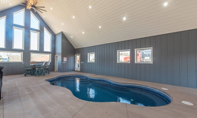 Waterfront Greens House | Lakefront Lodge w/Hot Tubs, Games & More