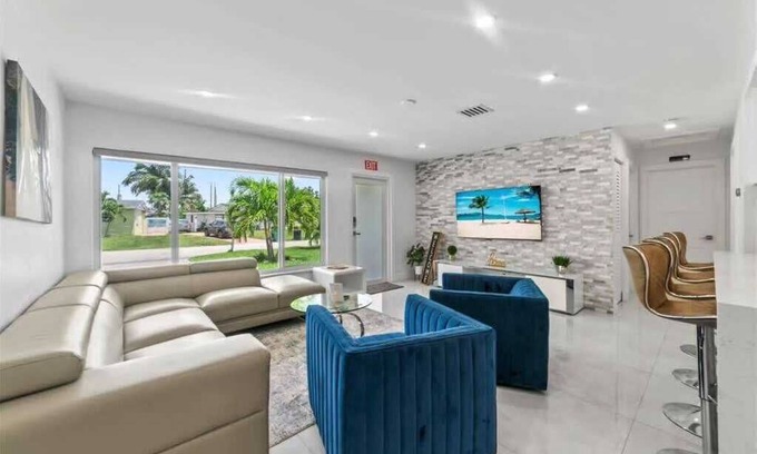 Fort Lauderdale House | Lakefront Oasis In Hollywood | Hard rock casino