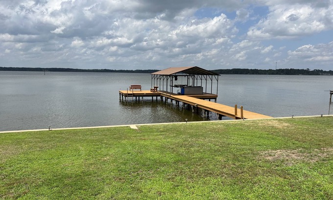 Larue Cottage | Lakefront Oasis with Private Boat Dock on Lake Palestine