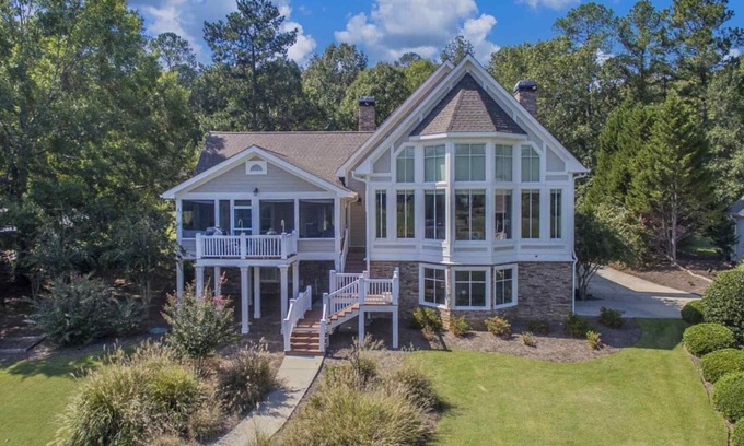 Reynolds Landing House | Lakefront Rental on Oconee!