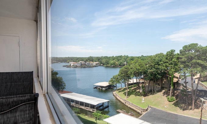 Mid America Condo | Lakefront Retreat: Updated Condo with Resort Amenities, Lake Views, Pool & Close to Hot Springs Fun!