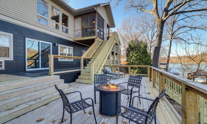 Bella Vista House | Lakefront Retreat w/Game Room in Bella Vista!