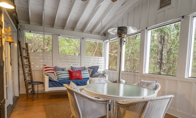 Lakemont House | Lakemont Cottage in the woods near Lake Rabun and Seed Lake