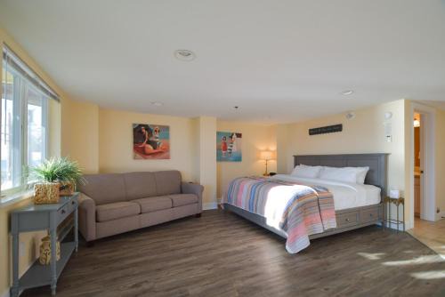 Homer House | Lakeshore Lodging Lodge 611