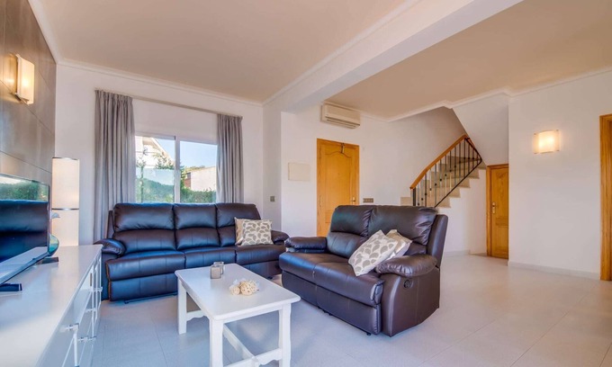Alcudia House | Lakeside Escape Alcudia