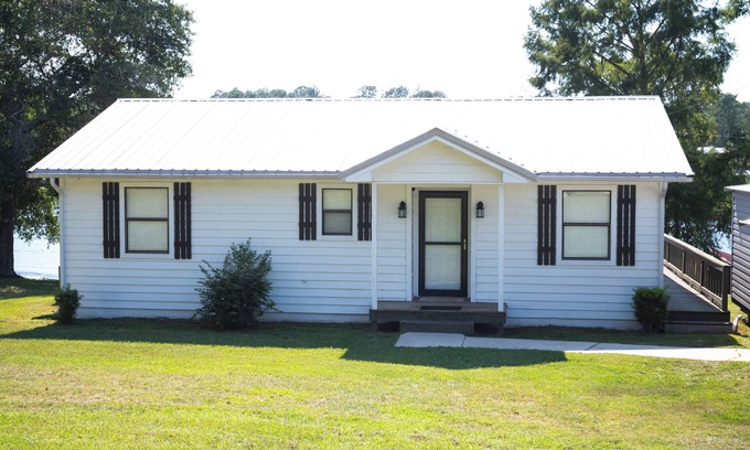 Andalusia House | Lakeside Escape