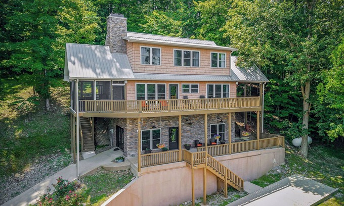 Smithville House | Lakeside Lookout on Center Hill Lake - 4 bedroom lakeside home