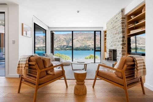 Wanaka Apartment | Lakeside Luxury 2 Bedroom Apartment
