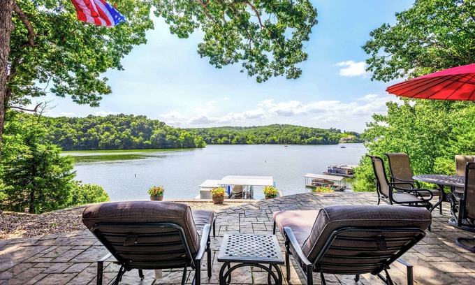 Linn Creek House | Lakeside Oasis – Room for 12!