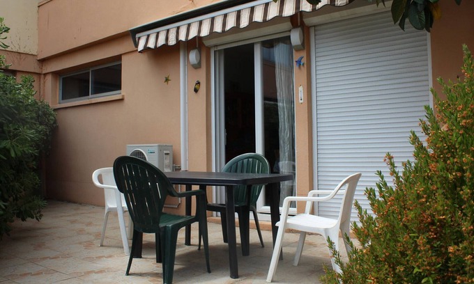 Balaruc-les-Bains Apartment | Lakeside Retreat with Private Garden and Modern Amenities in Balaruc-les-Bains