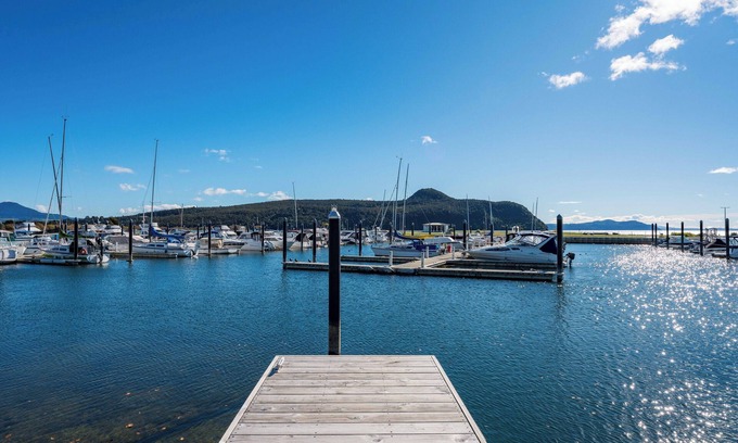 Motuoapa House | Lakeside Retreat - Motuoapa Holiday Home