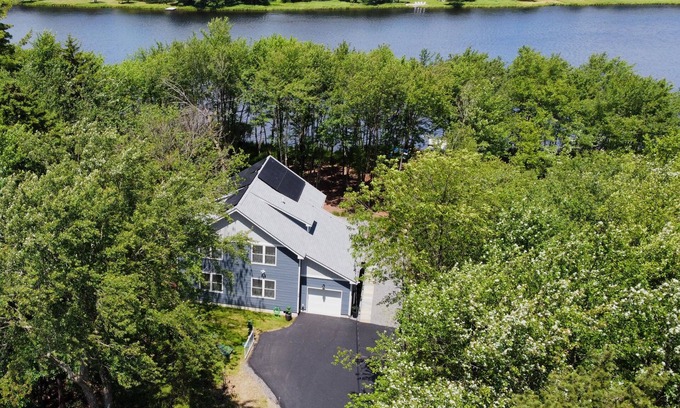 Albrightsville House | Lakeside Retreat! Lakefront, Kayaks, Canoe, Fishing and Relaxation!