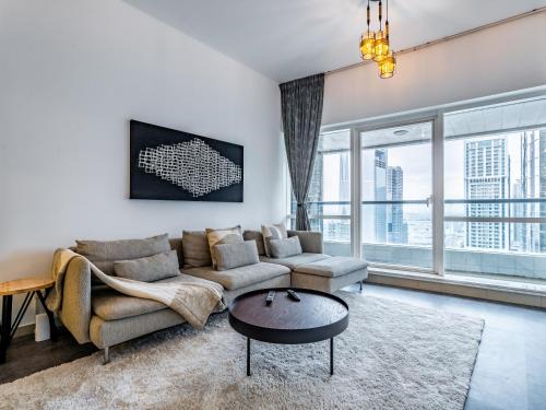 Jumeirah Lake Towers Apartment | Lakeside Serenity Retreat with Soothing Lake Views