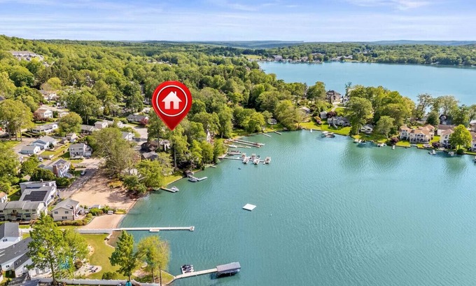 Lake Pocotopaug House | Lakeside treasure boating swimming kayaking