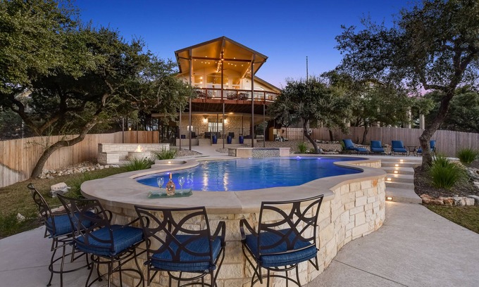 Highland Lake Estates House | LakeTravis Waterfront~BoatDock~Swimming Pool~Hot Tub~PICKLEBALL/Basketball Court