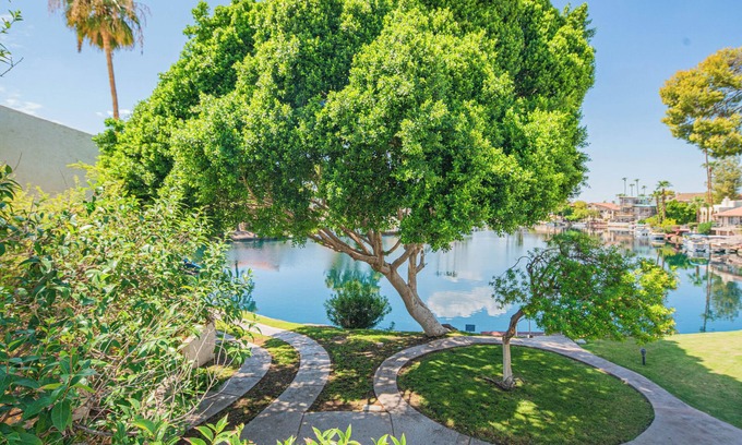 The Lakes Condo | Lakeview condo. Free pool 2BR 2BA. Peaceful. Quiet. Serenity. Free parking. ASU