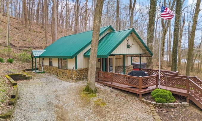 Celestine Cabin | Lakeview Falls at Patoka Lake