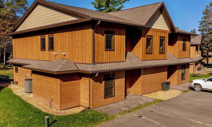 Pequot Lakes Resort | Lakeview Home with Dock on the Whitefish Chain, Outdoor Pool, Pickleball & More