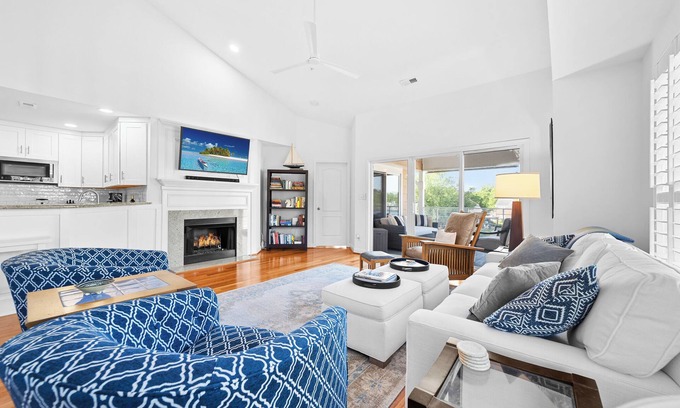 Cornelius Condo | Lakeview Penthouse on Lake Norman