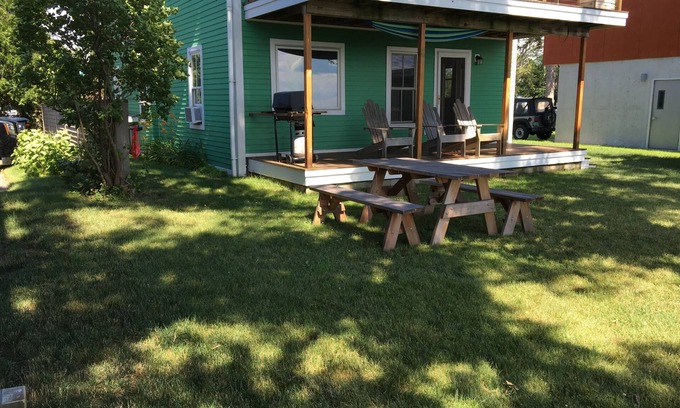 Old North End House | Lakeview Terrace 2 Bedroom With Magic Backyard, No Dogs