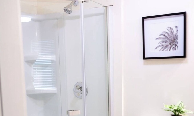 Hayesville Apartment | Lakeview Toucan Terrace Bamboo Studio
