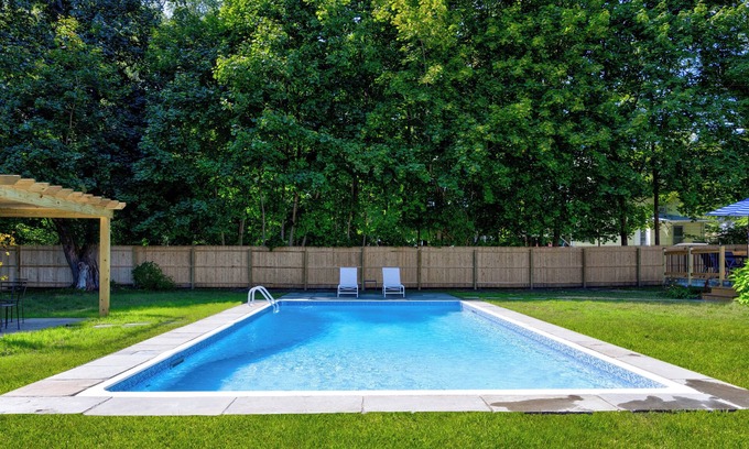 Lakeville House | Lakeville Lodge with Private Pool – Walkable to Lake, Restaurants, & Salisbury!