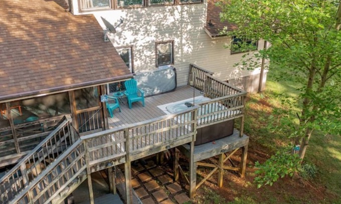 Inman House | LakingitEz.3BR/2BA amazing sunsets & hot tub