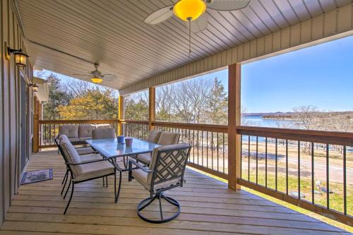 Lampe House | Lampe Retreat with Pool Access - Walk to Lake!