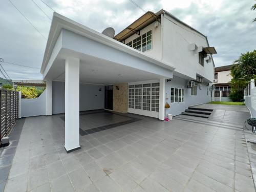 Gelugor House | Landed House Gelugor 5BR 3B-20pax by 3C