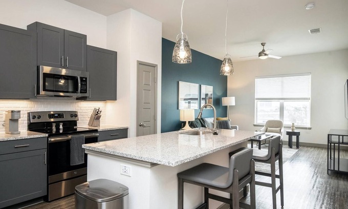 Candler Apartment | Landing | Amazing 1BD, Clubhouse, Pool