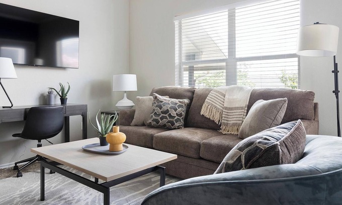 Pipers Meadow Apartment | Landing | Amazing 1BD, Gym, Pool