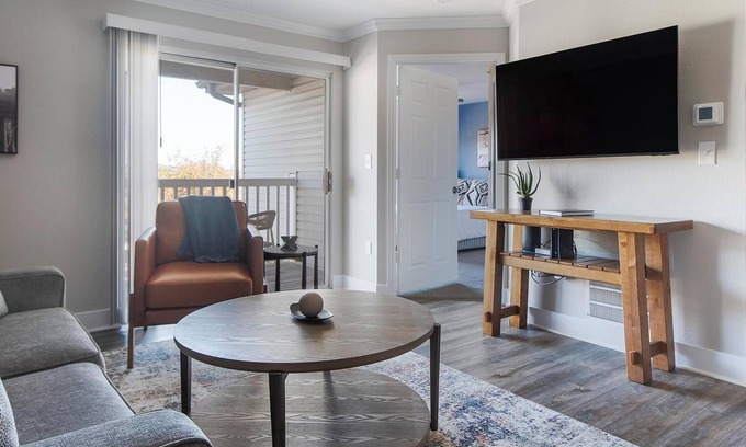 Eureka Apartment | Landing | Amazing 2BD, Pool, Clubhouse