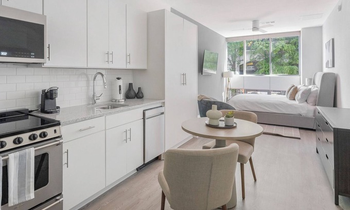 Five Points South Apartment | Landing | Amazing Studio, Yoga Studio, Gym